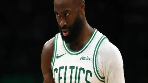 欧联杯八强名单揭晓：曼联遭遇劲旅，热刺迎战德甲巨头